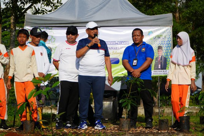 
					Ket.Wabub Tala menyampaikan paparan di kegiatan menghijau kan Di RTH. Foto.istimewa