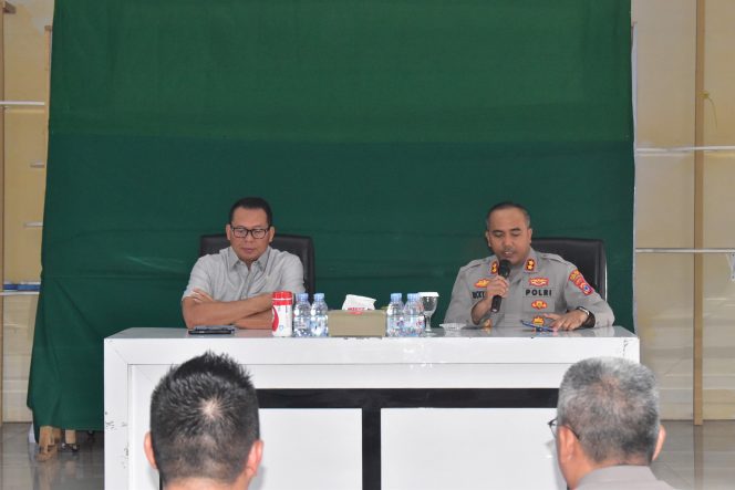 
					Ket. Polres Tala sedang menerima kunjungan kerja H.Endang Agustina DPR RI Komisi II . Foto.Istimewa