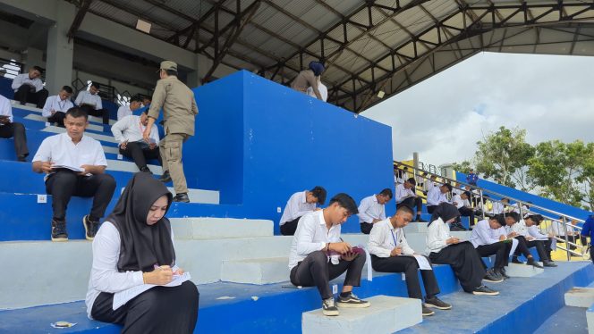 
					Keterangan: Suasana Tes Tertulis Calon Anggota Damkar Tanah Laut di Pelaihari.Foto: Ali