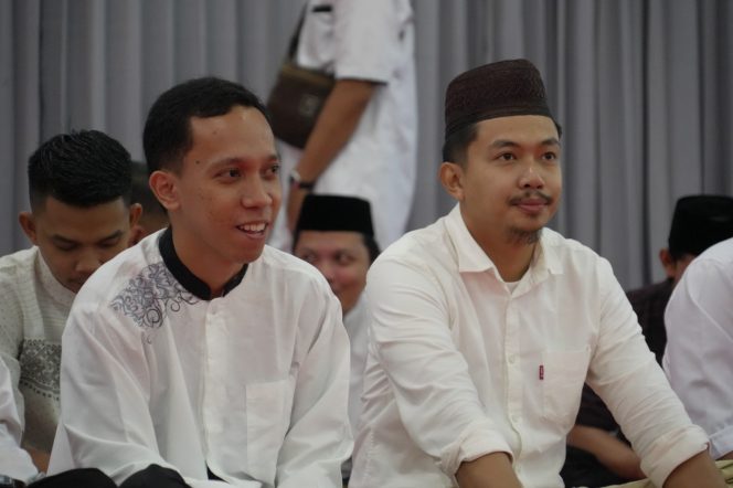 
					Ket.DORONG KEMANDIRIAN: Try Edi Suwarno (kiri) dan Rizky Aldi Setianda (kanan), dua akademisi Politeknik Negeri Tanah Laut saat memberikan pandangan terkait lonjakan Rasio Kemandirian Keuangan Daerah tahun 2025. (Foto: Dok. Politala)
