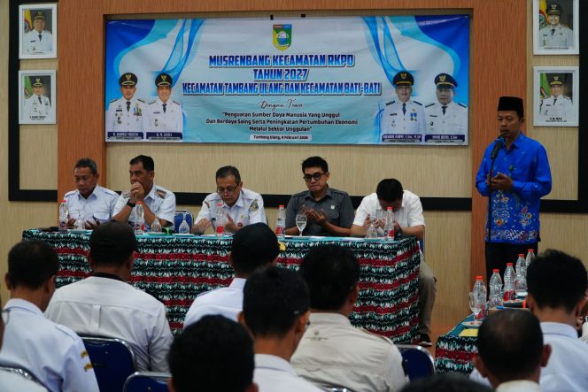 
					Ket. Suasana diskusi partisipatif antara perwakilan desa dan perangkat daerah dalam merumuskan usulan prioritas pembangunan yang akan dibawa ke tingkat kabupaten pada Musrenbang RKPD 2027. Foto. Istimewa