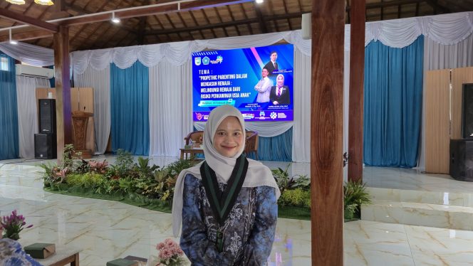 
					Ket. Ketua Umum Kohati HMI Cabang Tanah Laut, Monica Nur Kholifa, yang hadir dalam seminar Prophetic Parenting . Foto istimewa 
