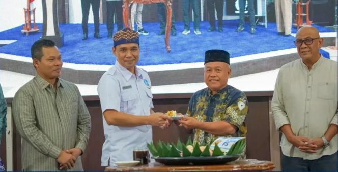 
					Ket.(DPC) Gerakan Ekonomi Kreatif Nasional (GEKRAFS) Kabupaten Tanah Laut (Tala) memperingati Hari Ulang Tahun (HUT) ke-7. Foto.istimewa