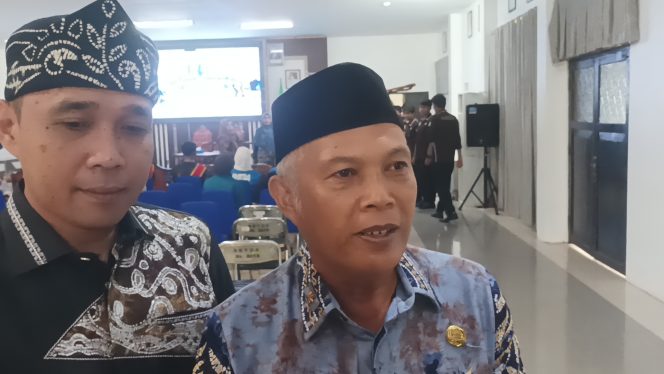 
					Ket.Kadispar menegaskan komitmen pemerintah daerah melalui Dinas Pariwisata untuk mendukung setiap langkah yang diambil oleh para putra-putri pariwisata. Foto.Syaiful