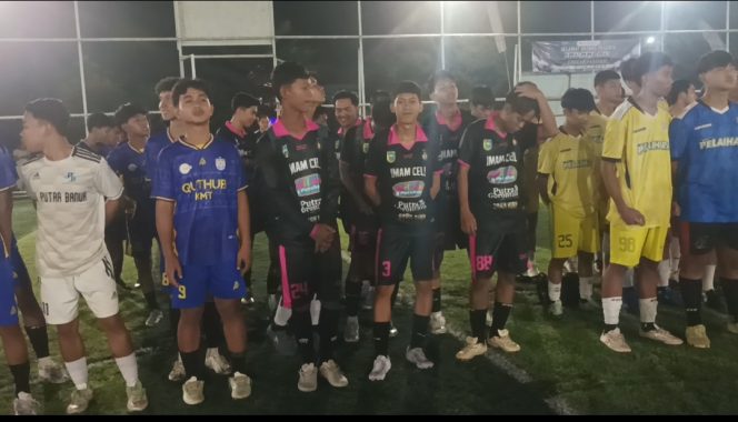
					Ket.Suasana para peserta mini soccer yang siap bertanding di malam hari bulan Ramadhan (28/02/2026). Foto.Syaiful