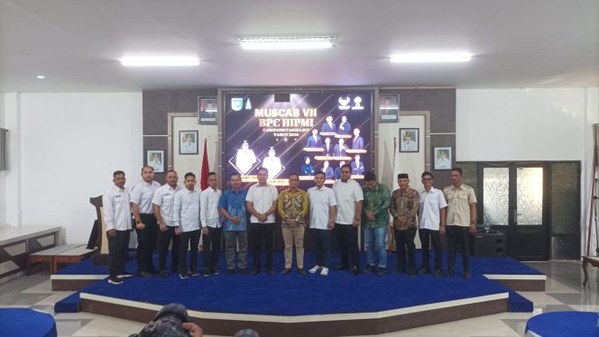 
					Ket. Dokumentasi bersama pemkab tala di acara Muscab HIPMI Tala. Foto.Syaiful