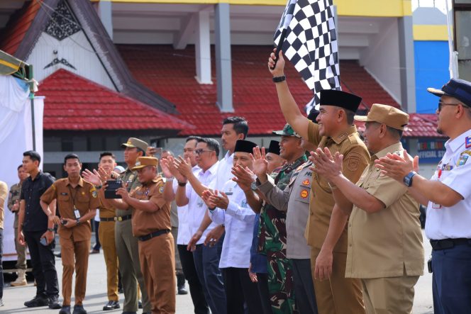 
					Ket.Momen Bupati Lepas Ratusan Pemudik di Pertasi Kencana. Foto.Ist