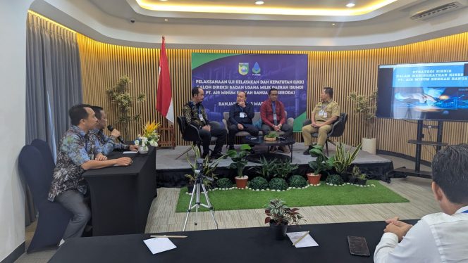 
					Ket.Prosesi Seleksi Direksi PT Air Minum Berkah Banua,3 Kandidat Ikuti UKK di Banjarbaru. Foto.Ist