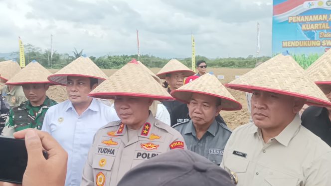 
					Ket. Dukung Asta Cita, sesi bersama media saat Kalpolda Kalsel bersama Sekda Kalsel,Forkopimda, dan Pemerintah Daerah. Foto.Syaiful 