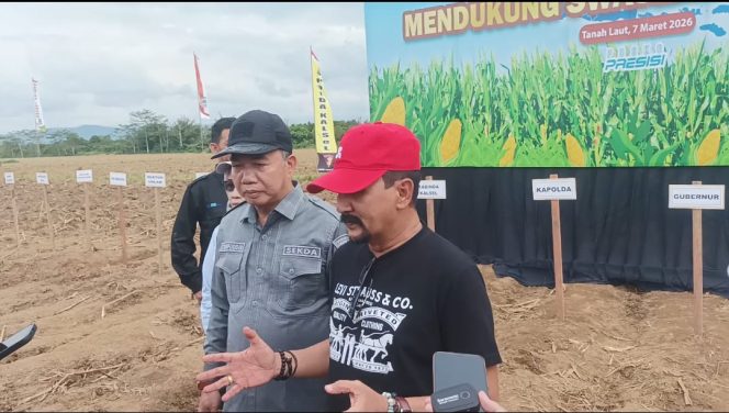 
					Ket.Kepala Dinas Pertanian dan ketahanan pangan,Syamsir Rahman di acara penanaman jagung kuartak I .Foto.Syaiful