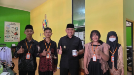 Ket.Bupati Tanah Laut Rahmat Trianto saat mengunjungi SMKN 1 Pelaihari. Foto.ist