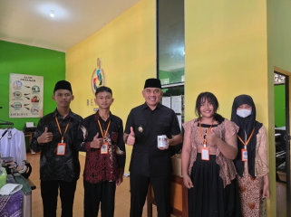 Ket.Bupati Tanah Laut Rahmat Trianto saat mengunjungi SMKN 1 Pelaihari. Foto.ist