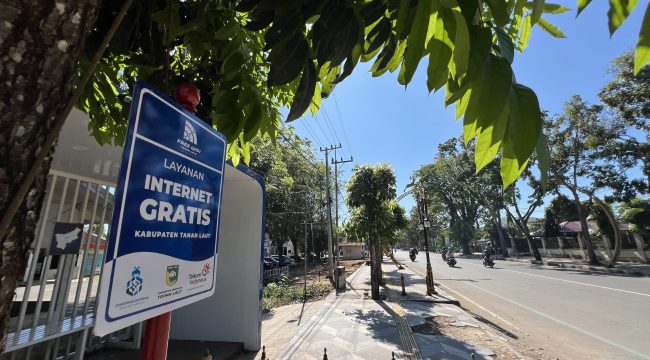 Ket.Salah satu posisi WIFI gratis di dekat Mall Pelayanan Publik. Foto.Ist