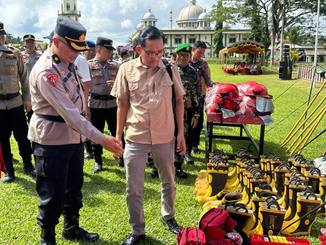 
					Ket.Apel Kesiapsiagaan Karhutla Polres Kotabaru 2026 di Lapangan Sepak Bola 11 Maret Kelumpang Hilir. Fot.Ryan Wardani