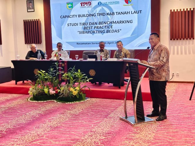 
					Ket.wakil bupati Tanah Laut saat melaksanakan kegiatan capacity building dan benchmarking sistem pengendalian inflasi di Kabupaten Bandung. Foto. Ist
