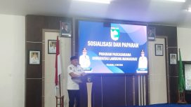 Ket.Bupati Tanah Laut memberikan sambutan saat sosialisasi program pendidikan pascasarjana bersama Universitas Lambung Mangkurat di Pelaihari. Foto.Ariyani