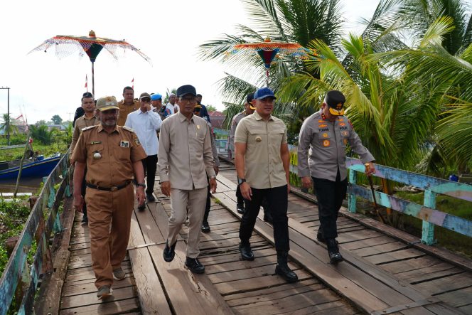 
					Sinergi Pemkab Tala-Polda Kalsel Bangun Jembatan Tabanio. (SANAK.ID/Ist)