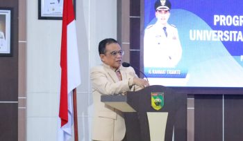 Ket.Koordinator Program Studi Doktor (S3) Prof. Dr. Ahmad Suriansyah, M.Pd., Ph.D. memaparkan program pascasarjana dan sistem hybrid learning. Foto.Ariyani