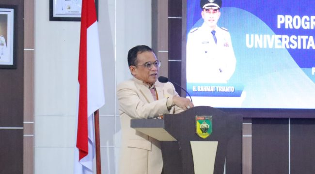 Ket.Koordinator Program Studi Doktor (S3) Prof. Dr. Ahmad Suriansyah, M.Pd., Ph.D. memaparkan program pascasarjana dan sistem hybrid learning. Foto.Ariyani