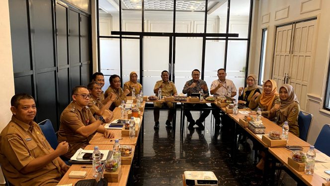 
					Forum komunikasi reaktivasi kepesertaan BPJS Kesehatan di Algoritma Resto Pelaihari. (SANAK.ID/ist)