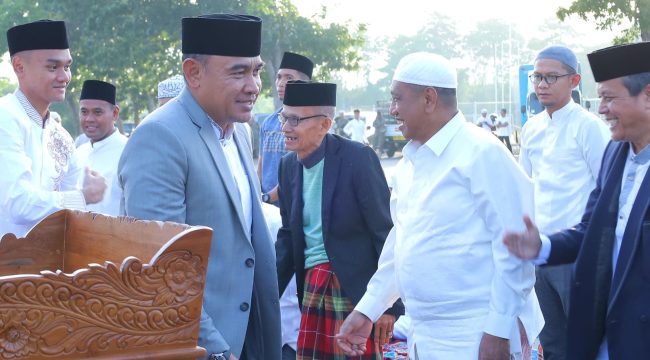 Bupati Rahmat Trianto menghadiri Salat Iduladha 1447 H di Pelaihari Tanah Laut. (SANAK.ID/ARIYANI)