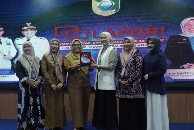 
					sosialisasikan SP4N Lapor, RAZALAKAS 112, dan RAZAWALI untuk aduan fasilitas publik resmi. (Sanak.ID/Ist)