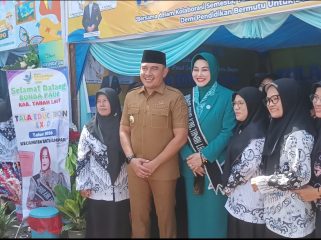 Ket.Bupati tala Rahmat Trianto bersama Bunda Paud Dian Rahmat , diacara Tala Education Expo 2026 . Foto.Syaiful