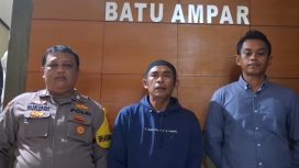Ket. Pedagang bakso yang viral beritanya ,melakukan klarifikasi dikantor Polsek batu ampar. Foto.Tangkapan Layar