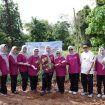 Ket.DPRKPLH bersama GOW Kabupaten Tanah Laut melakukan penanaman pohon dalam rangka memperingati Hari Lingkungan Hidup Sedunia.Foto.Ist