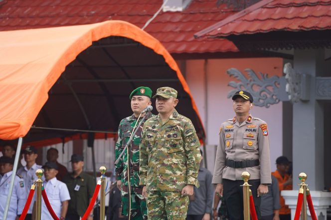 
					Ket.Bupati Tanah Laut  saat memimpin Apel Kesiapsiagaan Penanganan Karhutla Tahun 2026 di Halaman Stadion Pertasi Kencana, Pelaihari. Foto.Ist