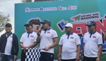 Bupati Tanah Laut membuka rute funwalk Hari BPR-BPRS Nasional 2026. (SANAK.ID/SYAIFUL)