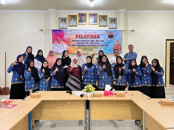 
					Pelatihan- untuk guru BK oleh DP3AP2KB Tanah Laut untuk pencegahan anak putus sekolah. (SANAK.ID/Syaiful) 