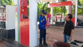 Pemeriksaan- Dilakukan oleh Petugas Satpol PP dan Damkar Tanah Laut setiap APAR di SPBU. (SANAK.ID/Ist)
