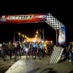 Suasana - Ratusan pesepeda dari berbagai komunitas antusias mengikuti Fun Bike Night Kotabaru Hebat dalam rangka mempromosikan wisata Siring Laut dan memeriahkan Hari Jadi Kotabaru ke-76. (SANAK.ID/RYAN WARDANI) 