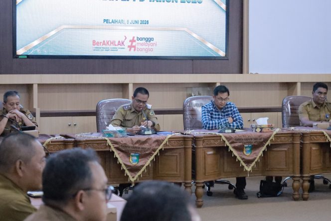 
					Ket.Sekretaris Daerah Tanah Laut, Ismail Fahmi, memberikan sambutan saat kegiatan evaluasi penyelenggaraan pemerintahan.Foto.Ist