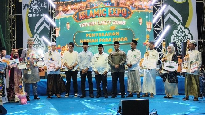 
					Penutupan - Acara Islamic Expo kab Tanah Laut, sekaligus prosesi penyerahan juara lomba . (SANAK.ID/SYAIFUL) 