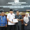 Ket.Bupati Tanah Laut H. Rahmat Trianto saat Rapat Paripurna di Ruang Rapat Utama DPRD Kabupaten Tanah Laut. Foto.Ist