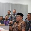 Ket.Melalui ruang digital, Bupati H. Rahmat Trianto menyajikan presentasi capaian fiskal dan efisiensi anggaran belanja pegawai Kabupaten Tanah Laut kepada BSKDN. Foto.Ist
