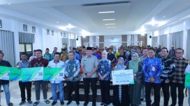 Ket.Bupati Tanah Laut H. Rahmat Trianto saat meluncurkan program perlindungan jaminan sosial ketenagakerjaan bagi seluruh Ketua RT dan RW se-Kabupaten Tala di Gedung Sarantang Saruntung. Foto.Ist