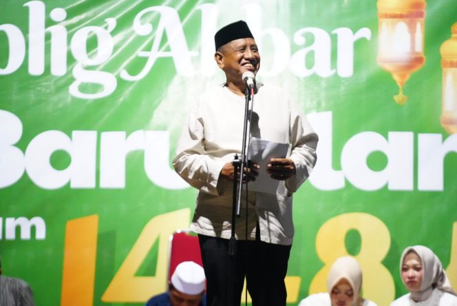 
					Ket.Wakil Bupati Tanah Laut HM Zazuli saat memberikan arahan mengenai pentingnya pembentukan karakter generasi muda dalam acara Tabligh Akbar menyambut 1448 Hijriah di Masjid Al Muhajirin, Desa Sungai Riam. Foto.Ist