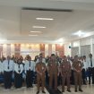 Ket. Bupati Tanah Laut Rahmat Trianto bersama jajaran dan peserta Pelatihan Kepemimpinan Pengawas (PKP) Angkatan V Tahun 2026 pada acara pembukaan di Kabupaten Tanah Laut. Foto.Ariyani