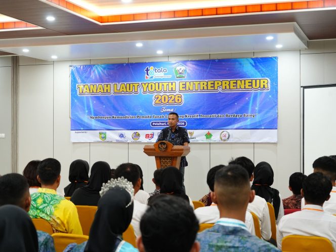 
					Ket.Kepala Dispora Kabupaten Tanah Laut, Rudi Imtihansyah, mewakili Bupati Tanah Laut membuka Tala Youth Entrepreneur 2026 di Sinar Hotel Pelaihari Foto.Ist