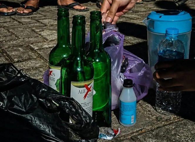 
					Barang Bukti - operasi penertiban pesta minuman keras (miras) di sebuah kamar kos di kawasan Kecamatan Pelaihari, Minggu (19/7/2026) malam. (SANAK.ID/Fot.Humas Satpol PP dan Damkar Tala)