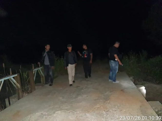 
					Tim gabungan Tanah Laut perketat patroli perairan di Desa Pandahan Bati-Bati guna menindak tegas praktik penyetruman ikan ilegal. (SANAK.ID/Ist) 
