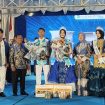 Sesi Foto : Pemenang Utama Putra Putri Pariwisata Tanah Laut 2026 Siti Azkia dan Firdaus Lukman bersama wakil bupati berserta istri. (SANAK.ID/SYAIFUL)