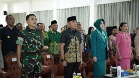 Ket.upati Tanah Laut H. Rahmat Trianto bersama Ketua TP PKK Kabupaten Tanah Laut Hj. Dian Rahmat Trianto dan unsur Forkopimda menghadiri Penandatanganan Komitmen Bersama Forum Perlindungan dan Pemenuhan Hak Anak dan Perempuan. Foto.Ist