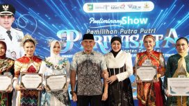 Ket.Ketua TP PKK Kabupaten Tanah Laut Hj. Dian Rahmat bersama Bupati Tanah Laut H. Rahmat Trianto menghadiri Malam Adu Bakat (Talent Show) Pemilihan Putra Putri Pariwisata Kabupaten Tanah Laut 2026. Foto.Ist