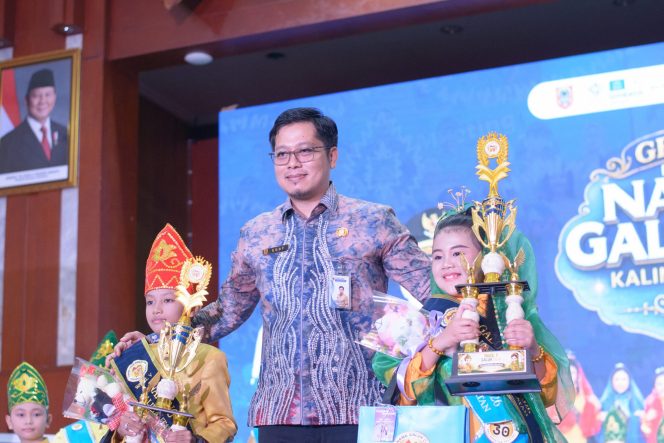 
					Arsy Farzana meraih Wakil V Galuh Cilik Kalimantan Selatan 2026 di Mahligai Pancasila. (SANAK.ID/ALI) 