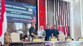 Wakil Bupati Kotabaru Syairi Mukhlis menyampaikan Rancangan Perubahan KUA-PPAS 2026 di DPRD Kotabaru. (SANAK.ID/RYAN WARDANI)