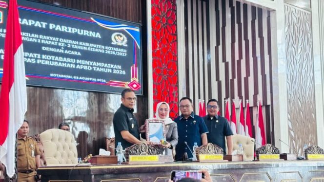 
					Wakil Bupati Kotabaru Syairi Mukhlis menyampaikan Rancangan Perubahan KUA-PPAS 2026 di DPRD Kotabaru. (SANAK.ID/RYAN WARDANI) 